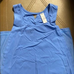 Beautiful ivivva shirt with reflection on the back